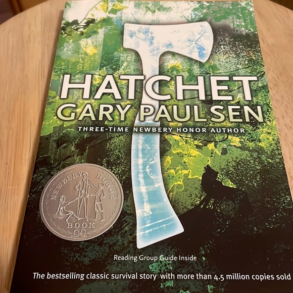 Hatchet by Gary Paulsen. Book - Picture 1 of 2